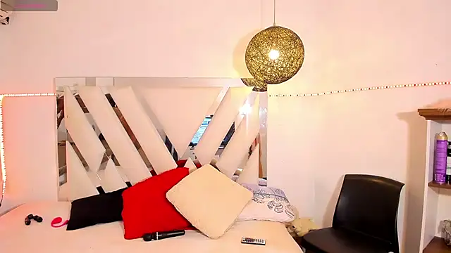 rose scottt online show from February 26, 3:08 pm