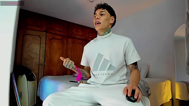 Snapshot of Jordyrodriiguez chatting on January 2, 2:33 am Jordyrodriiguez online show from January 2, 2:33 am