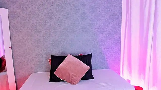 Snapshot of CatrinaRossi chatting on February 5, 8:46 pm CatrinaRossi online show from February 5, 8:46 pm