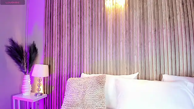 HannaKarson online show from March 4, 11:38 am