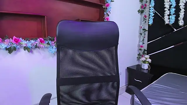 Snapshot of MariaClay chatting on November 26, 12:06 pm MariaClay online show from November 26, 12:06 pm