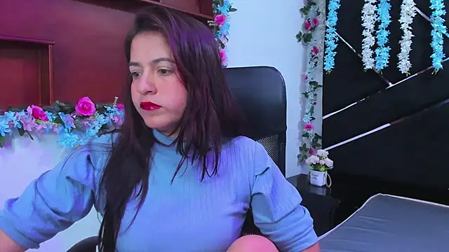 Snapshot of MariaClay chatting on November 28, 12:52 pm MariaClay online show from November 28, 12:52 pm