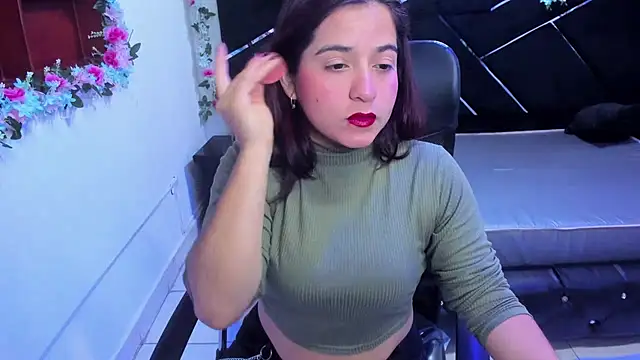 Snapshot of MariaClay chatting on December 2, 12:10 pm MariaClay online show from December 2, 12:10 pm