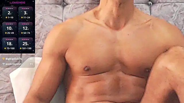 Snapshot of swimmer_summer chatting on January 7, 8:52 pm swimmer summer online show from January 7, 8:52 pm