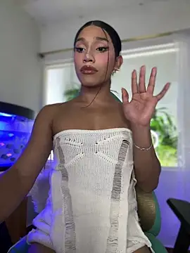 Snapshot of Emaa- chatting on November 12, 10:41 pm Emaa- online show from November 12, 10:41 pm