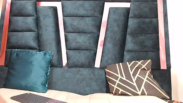 Snapshot of DiannellaforYou chatting on November 29, 11:30 pm DiannellaforYou online show from November 29, 11:30 pm