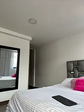 LauraCadwell online show from January 16, 1:04 pm