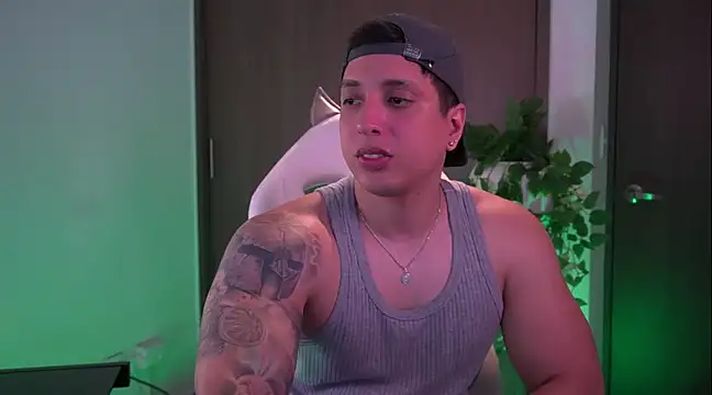 Snapshot of appolo_allen chatting on December 10, 7:54 pm appolo allen online show from December 10, 7:54 pm