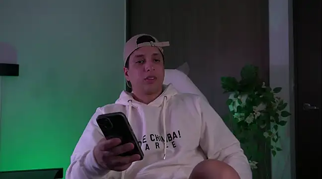 Snapshot of appolo_allen chatting on December 15, 3:45 am appolo allen online show from December 15, 3:45 am