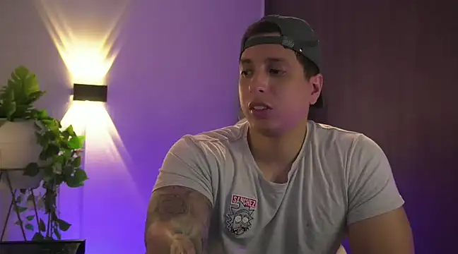 Snapshot of appolo_allen chatting on February 3, 4:25 am appolo allen online show from February 3, 4:25 am