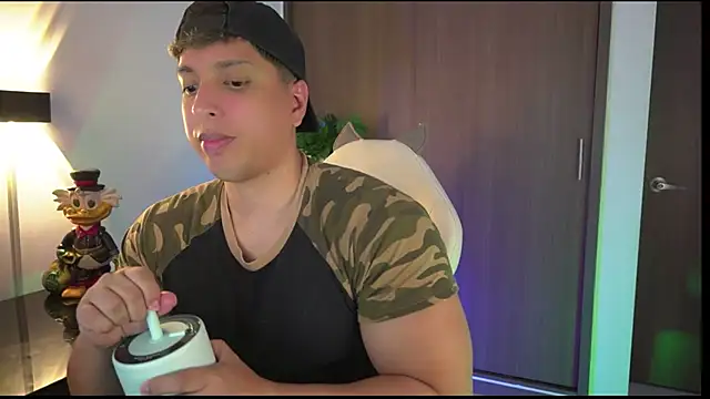 Snapshot of appolo_allen chatting on October 26, 5:24 am appolo allen online show from October 26, 5:24 am