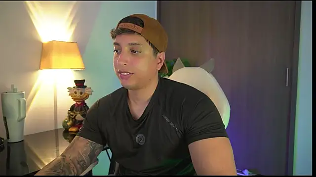 Snapshot of appolo_allen chatting on November 6, 2:34 am appolo allen online show from November 6, 2:34 am