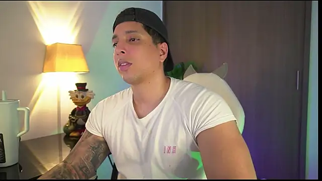 Snapshot of appolo_allen chatting on November 7, 3:39 am appolo allen online show from November 7, 3:39 am