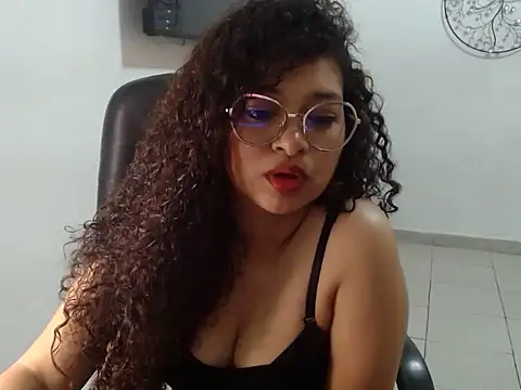 Kataleya Skovar online show from May 4, 4:03 pm
