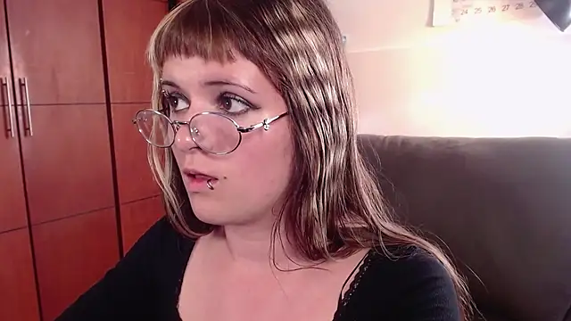 NEXT DOOR GIRL  online show from November 8, 9:35 pm