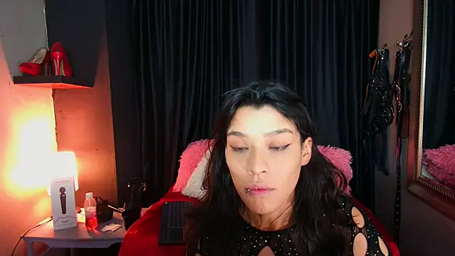 AvaLusty online show from March 13, 3:40 pm