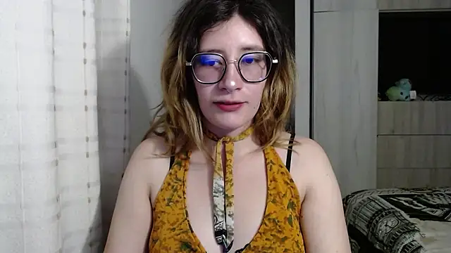 mariana124- online show from December 9, 3:33 pm