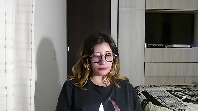 mariana124- online show from December 18, 9:08 pm