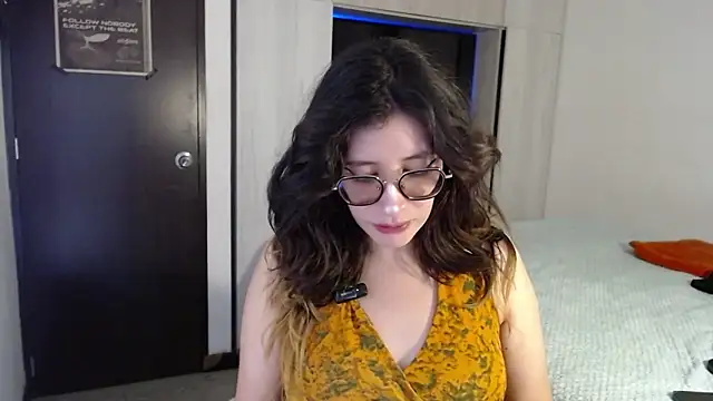 mariana124- online show from November 24, 9:03 pm