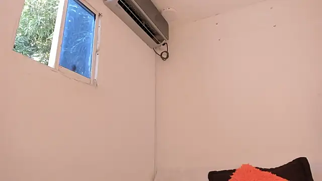 Snapshot of meganrossee69 chatting on February 13, 4:28 pm meganrossee69 online show from February 13, 4:28 pm