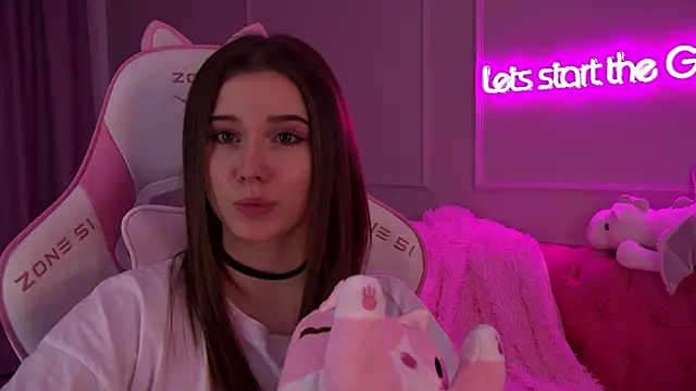 Snapshot of DianaVert chatting on February 19, 3:17 am DianaVert online show from February 19, 3:17 am