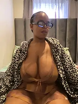 Snapshot of Saggy_areola95 chatting on May 20, 9:26 am Saggy areola95 online show from May 20, 9:26 am