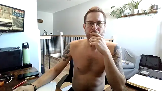 Snapshot of Bigdicktrav902 chatting on February 10, 4:25 pm Bigdicktrav902 online show from February 10, 4:25 pm