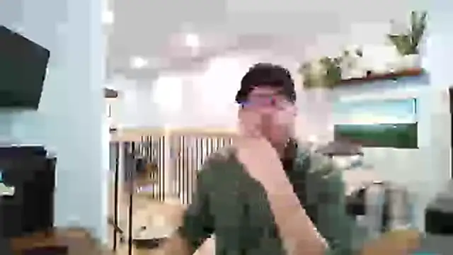 Snapshot of Bigdicktrav902 chatting on March 30, 11:33 am Bigdicktrav902 online show from March 30, 11:33 am