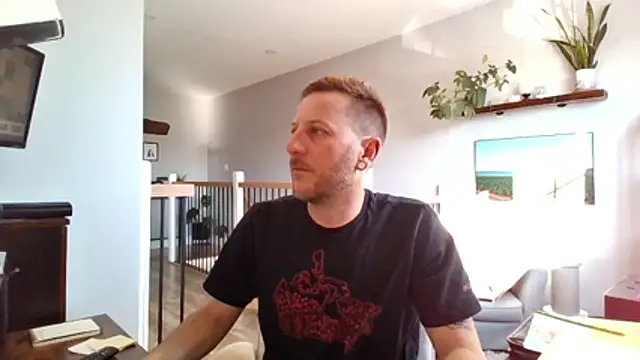 Snapshot of Bigdicktrav902 chatting on April 9, 12:10 pm Bigdicktrav902 online show from April 9, 12:10 pm