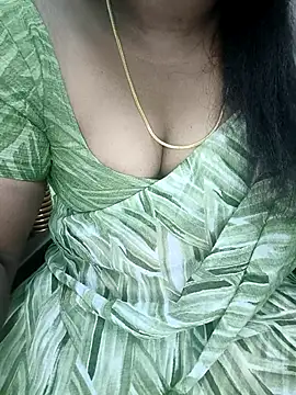 Snapshot of tamil_subha69 chatting on February 24, 10:58 pm tamil subha69 online show from February 24, 10:58 pm