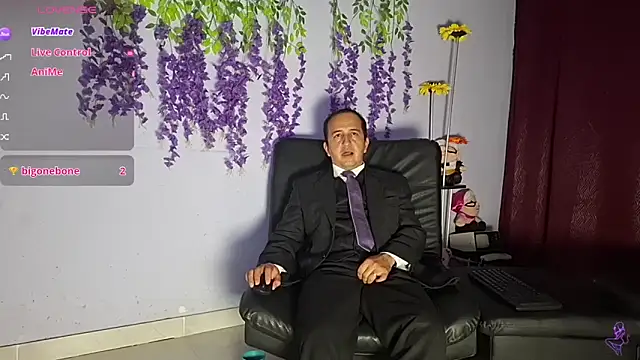 Snapshot of yazfore2 chatting on July 1, 1:29 am yazfore2 online show from July 1, 1:29 am