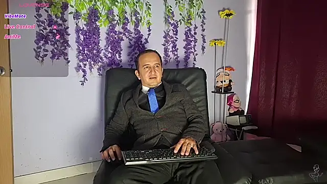 Snapshot of yazfore2 chatting on July 1, 1:45 pm yazfore2 online show from July 1, 1:45 pm