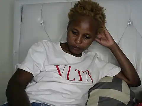 Candykitten online show from February 3, 4:20 pm