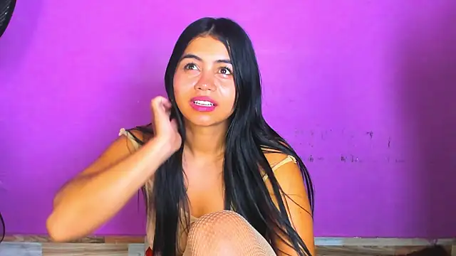 Snapshot of jade_brunnette chatting on February 10, 2:41 am jade brunnette online show from February 10, 2:41 am