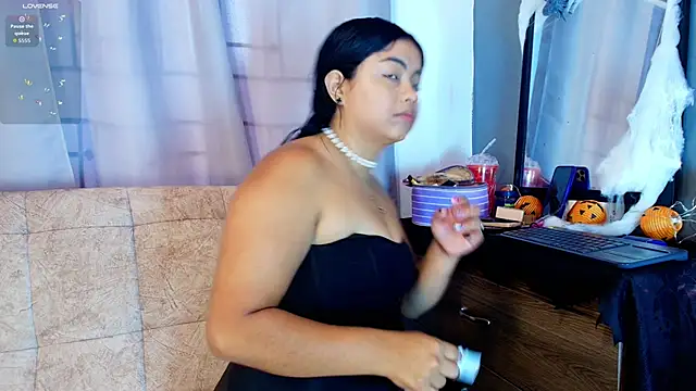 Snapshot of jade_brunnette chatting on October 30, 8:09 pm jade brunnette online show from October 30, 8:09 pm