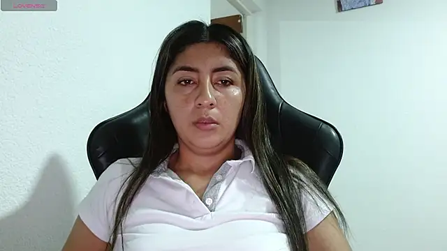 Snapshot of danna_peterson1 chatting on May 7, 12:05 am danna peterson1 online show from May 7, 12:05 am