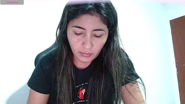 Snapshot of danna_peterson1 chatting on June 28, 8:59 pm danna peterson1 online show from June 28, 8:59 pm
