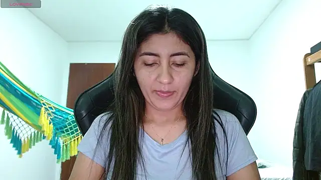 Snapshot of danna_peterson1 chatting on July 19, 12:47 am danna peterson1 online show from July 19, 12:47 am
