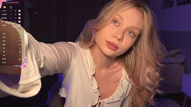 Snapshot of diaanona chatting on December 5, 8:05 pm diaanona online show from December 5, 8:05 pm