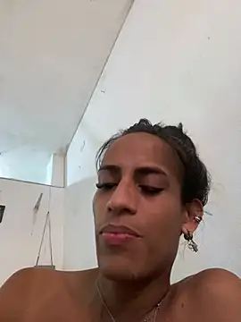 Snapshot of AlexaWarner chatting on May 24, 9:09 pm AlexaWarner online show from May 24, 9:09 pm