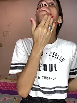 AlexaWarner online show from June 24, 7:35 pm