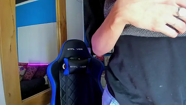 VladHellsing4 online show from December 28, 1:49 pm