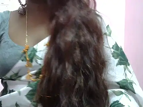 Hot akshara online show from February 9, 6:50 am