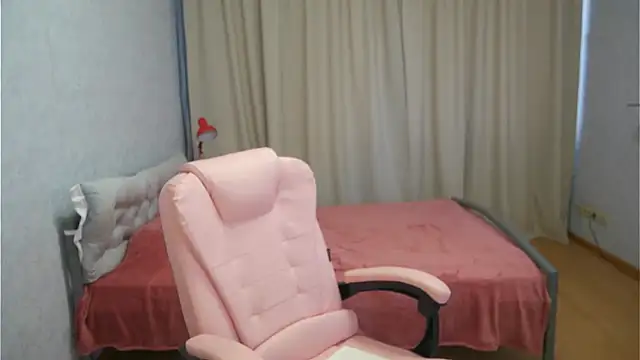 Snapshot of Sophiloren chatting on September 14, 1:10 pm Sophiloren online show from September 14, 1:10 pm