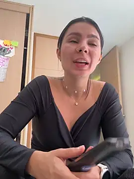 Snapshot of SofiaG_ chatting on December 1, 4:40 pm SofiaG online show from December 1, 4:40 pm