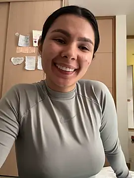 Snapshot of SofiaG_ chatting on December 3, 5:45 pm SofiaG online show from December 3, 5:45 pm