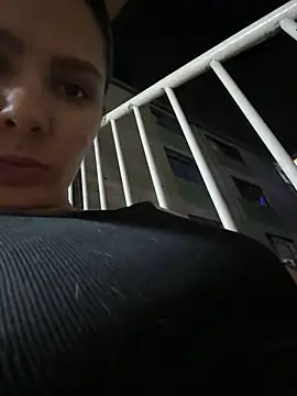 Snapshot of SofiaG_ chatting on December 4, 1:58 am SofiaG online show from December 4, 1:58 am