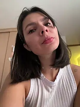 Snapshot of SofiaG_ chatting on December 12, 2:00 pm SofiaG online show from December 12, 2:00 pm