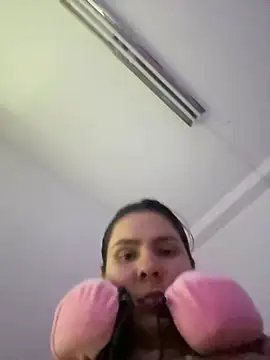 Snapshot of SofiaG_ chatting on December 21, 1:58 am SofiaG online show from December 21, 1:58 am
