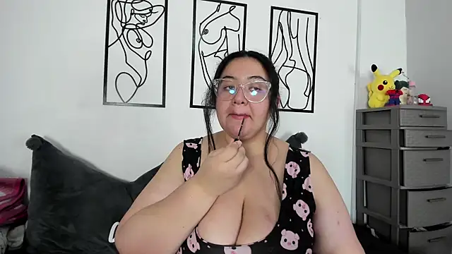 Snapshot of RubyPirsso18 chatting on June 11, 7:23 pm RubyPirsso18 online show from June 11, 7:23 pm